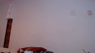 liacutegirl2 shows her sweet holes