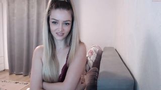 chloe_kitty erotic gymnast effectively changes poses