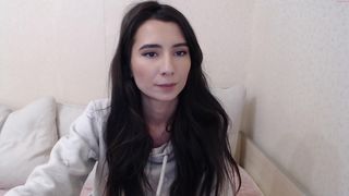 maria_bellucci without stopping caressing pussy