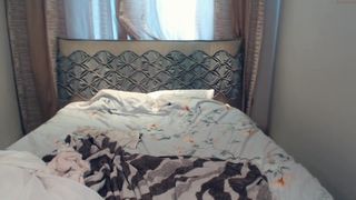 arianaolis tempting chick fingering pussy