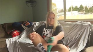 steph pretty woman undressed in front of the camera and masturbates in the chair