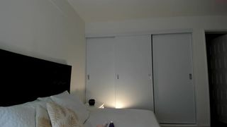 winonaoak mature bitch spreads her sexy legs