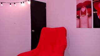 nina_mon passionately jerking off her wet cunt