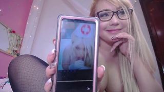 natashaa_10 appetizing babe lifts her legs