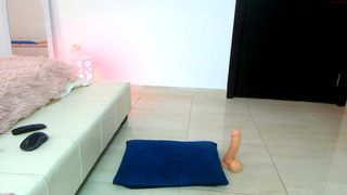 isabella99xx prefers bat instead dildo