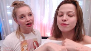 huntertia tizziannina crowne luscious babes lick cunt in pose