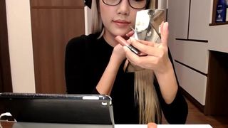 yeu_asian gorgeous bitch shows small tits