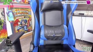 yesikasaenz cutie whore fucks vagina hard