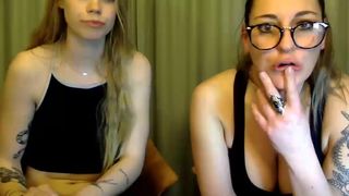 nikkiquin skinny in stockings pulls pussy